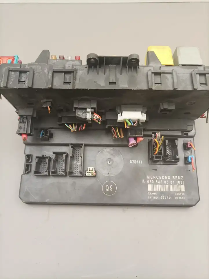 Mercedes-Benz Vito Viano W639 (2003 - 2010) 6395450301 Модуль комфорта — фото 3