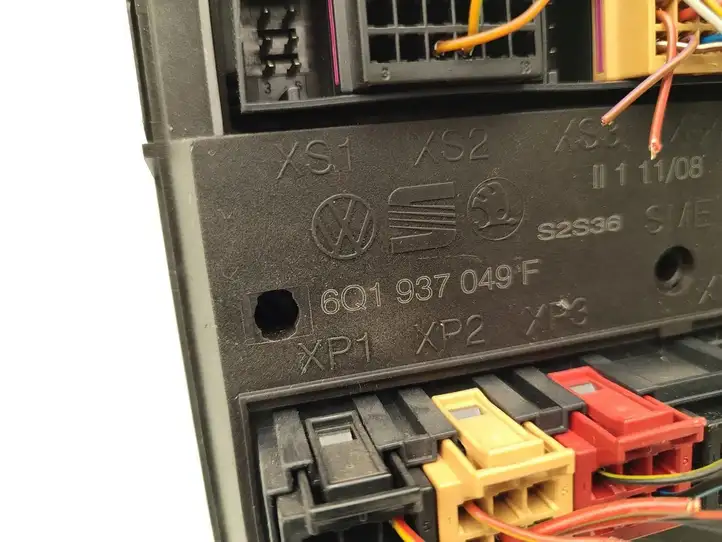 Skoda Fabia Mk2 (5J) (2007 - 2014)  6Q1937049F Модуль кузова