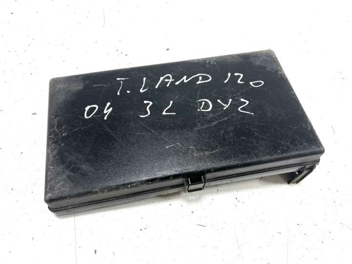 Toyota Land Cruiser (J120) (2002 - 2009)  8266260320 Крышка ящика предохранителей