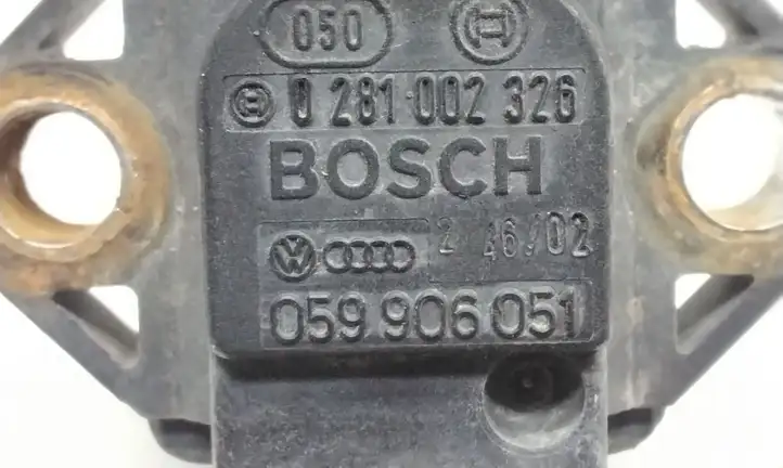 Audi A6 S6 C5 4B (2001 - 2004) 059906051 Датчик давления воздуха впуска — фото 2
