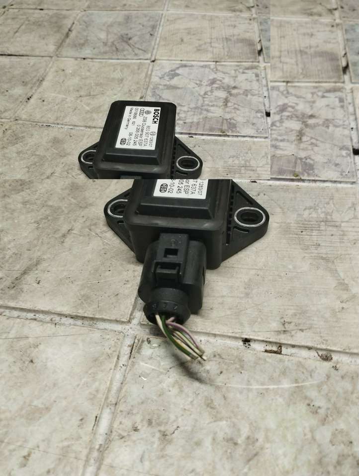 Audi A4 (2004 - 2009)  8E0907637A Датчик ESP (системы стабильности) (датчик курсовой устойчивости))