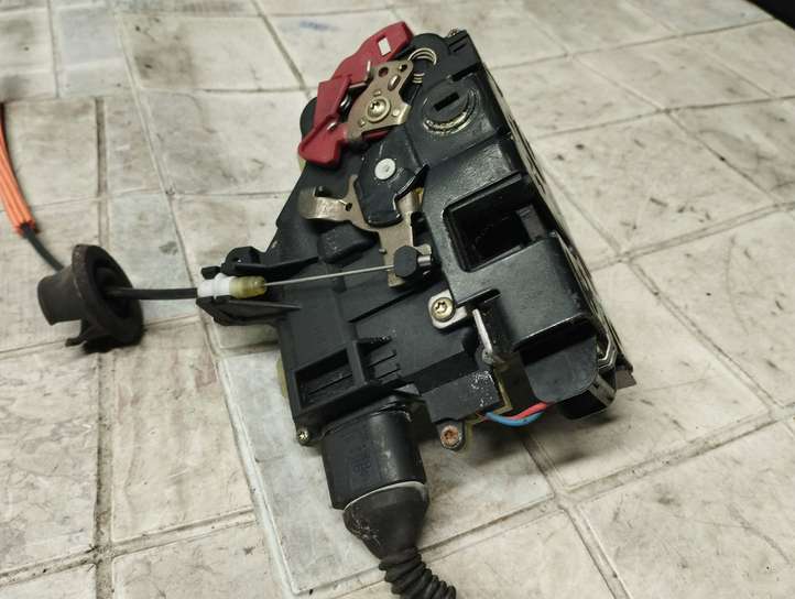 Audi A4 (2004 - 2009)  8E0839016D Замок задней двери