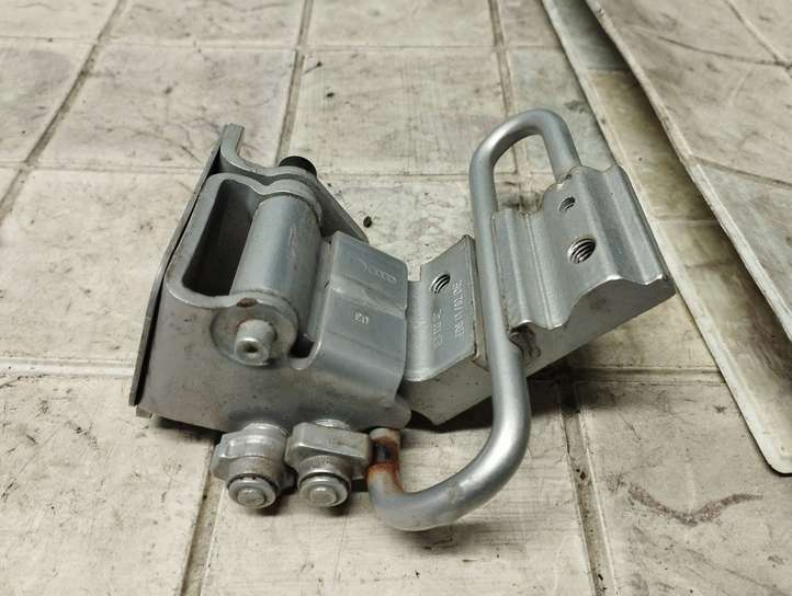 Audi A4 (2004 - 2009)  8E0833412 Нижняя петля задней двери