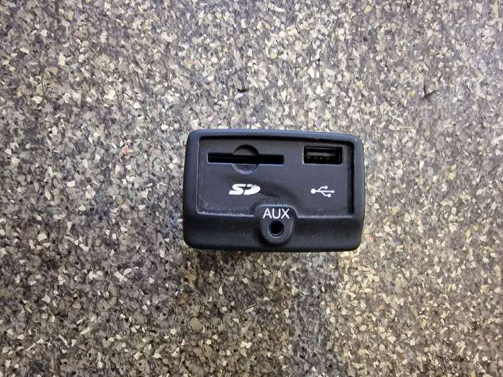 Fiat 500L (2013 - )   Разъем USB