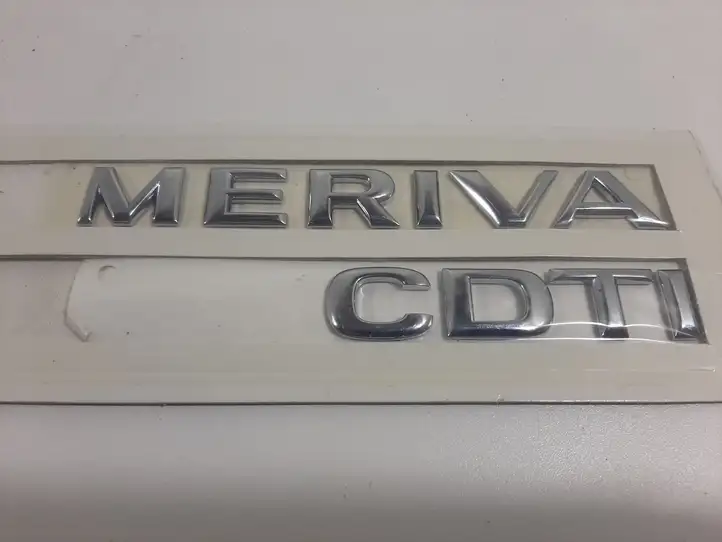 Opel Meriva B (2010 - 2014) Эмблема производителя — фото 1