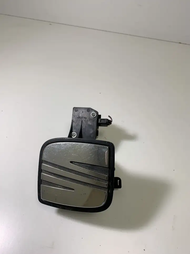 Seat Ibiza III (6L) (2002 - 2008) 6L6827573D Ручка крышки багажника — фото 1
