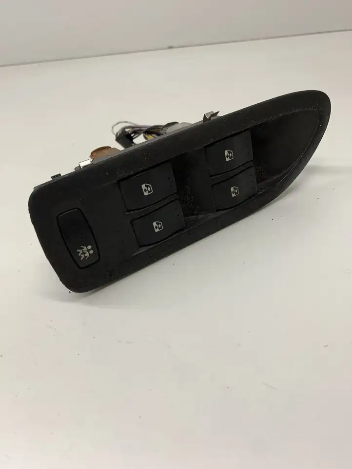 Renault Megane II (2002 - 2005) 26515 Кнопка стеклоподъемников — фото 1