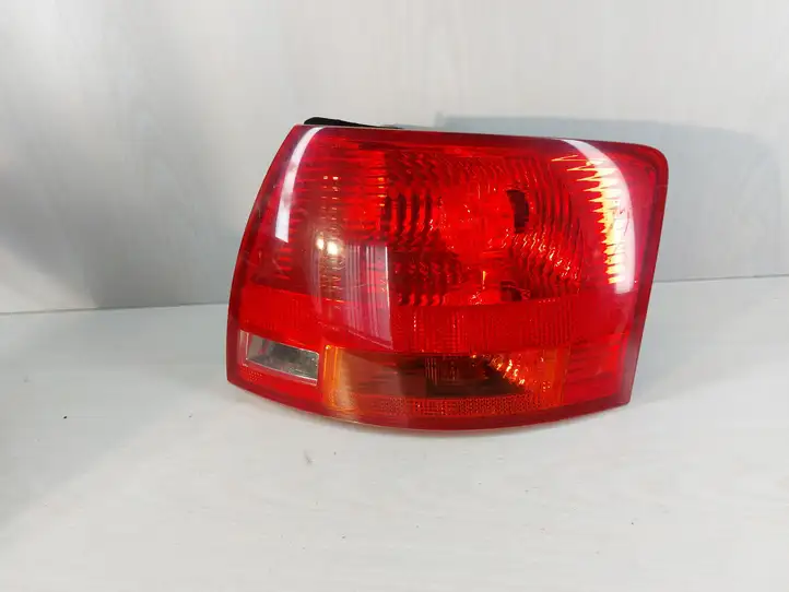 Audi A4 S4 B7 8E 8H (2004 - 2009) 8E9945096E Задний фонарь в кузове — фото 1