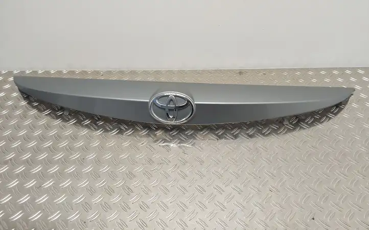 Toyota Auris E180 (2012 - 2018) 7681102790 Подсветка номера — фото 1