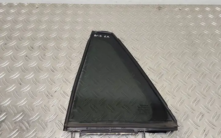 Toyota Avensis T270 (2012 - 2015) 6818905070 Форточка двери — фото 1