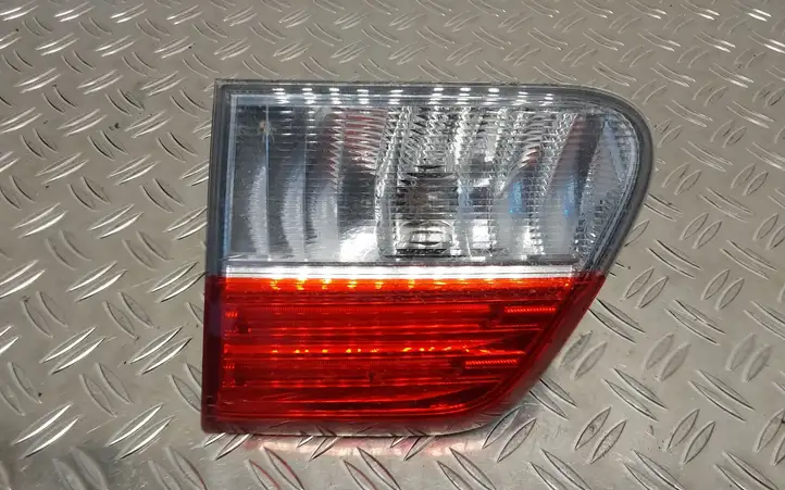 Toyota Avensis T270 (2012 - 2015) 8158005140 Задний фонарь в крышке багажника — фото 1