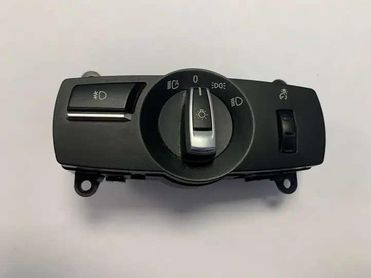 BMW X3 F25 (2010 - 2017) 9346838 Включатель фонарей — фото 1