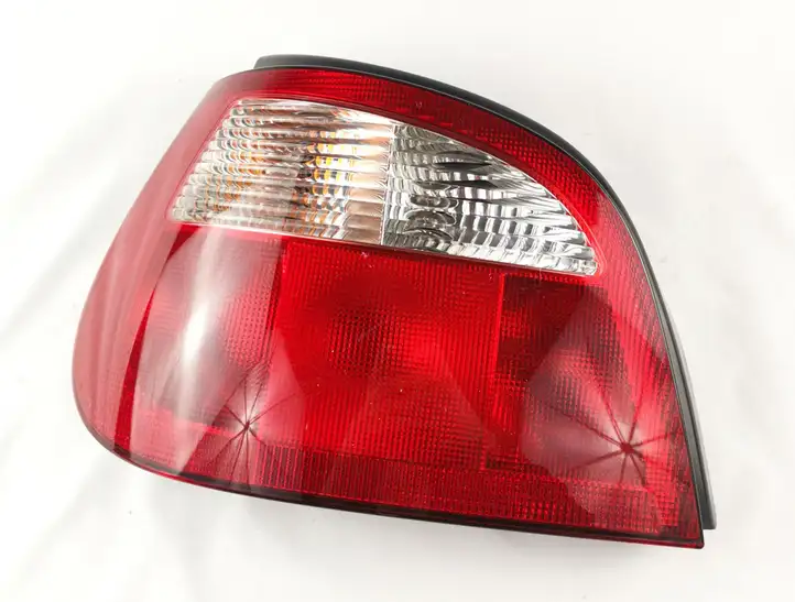 Renault Megane I (1995 - 2002) 7700428320 Задний фонарь в кузове — фото 1