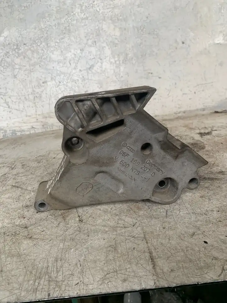 Volkswagen Jetta VI (2011 - 2018) 06f199207q Кронштейн двигателя — фото 1