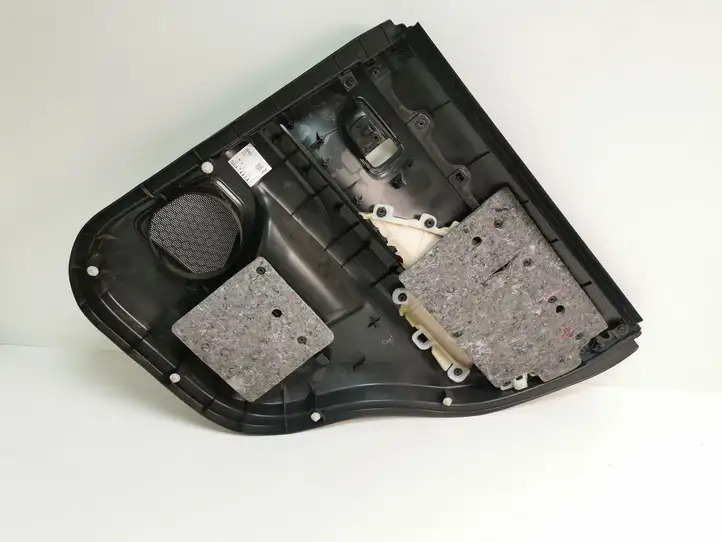 Mitsubishi Outlander (2012 - 2014) K034AMCG4B45X Обшивка задней двери — фото 2