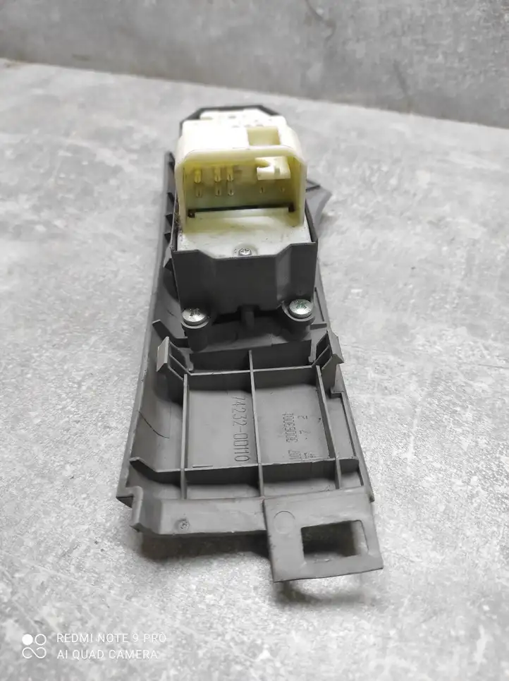 Toyota Yaris (2005 - 2009) 742320D110 Кнопка стеклоподъемников — фото 2