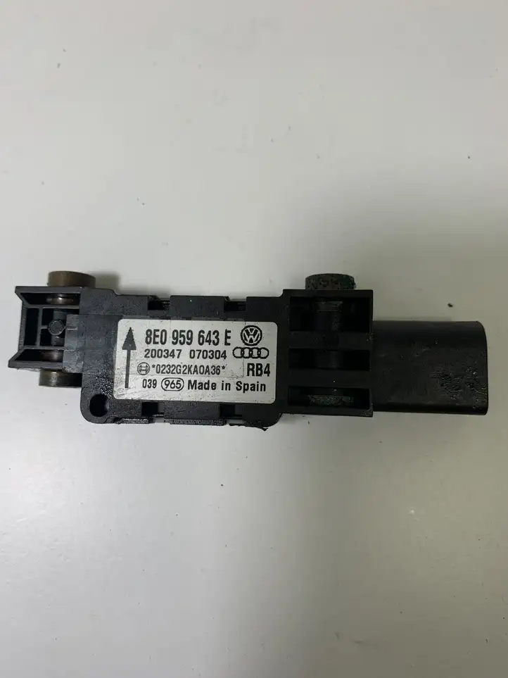 Audi A4 S4 B6 8E 8H (2000 - 2006) 8E0959643E Датчик удара SRS — фото 1