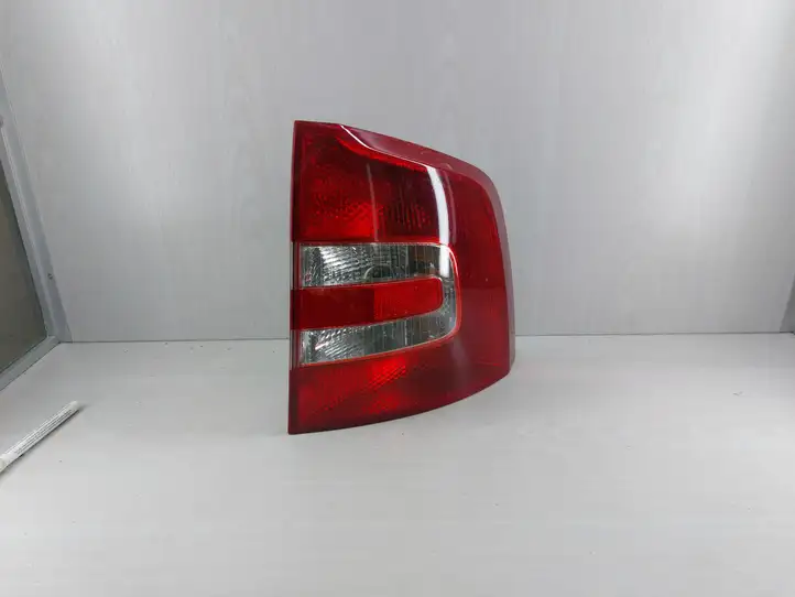 Skoda Octavia Mk2 (1Z) (2004 - 2013) 1Z9945096 Задний фонарь в кузове — фото 1