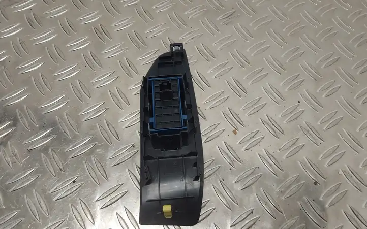 Toyota Verso (2012 - 2015) 742310F040 Кнопка стеклоподъемников — фото 2