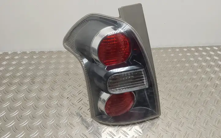 Toyota Corolla Verso AR10 (2004 - 2009) 815600F08000 Задний фонарь в кузове — фото 1