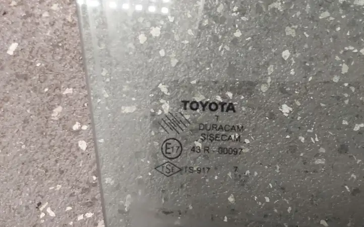 Toyota Corolla Verso AR10 (2004 - 2009) Стекло передней двери — фото 2