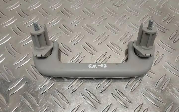 Toyota Corolla Verso AR10 (2004 - 2009) Потолочная ручка передняя — фото 1