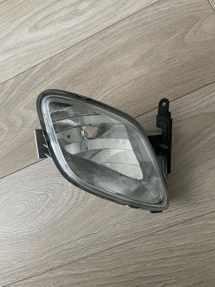 Hyundai Elantra (2003 - 2010) Передняя противотуманная фара — фото 1