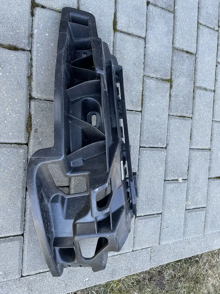 Porsche Taycan 9J1 (2019 - ) 9J1807125 Кронштейн переднего бампера — фото 1