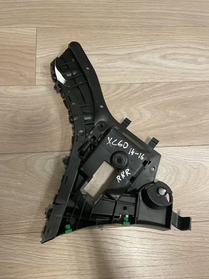 Volvo XC60 (2013 - 2017) 31323764 Кронштейн заднего бампера — фото 1