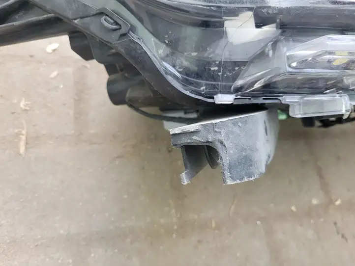 Mitsubishi Outlander (2018 - 2021) Передняя фара — фото 2