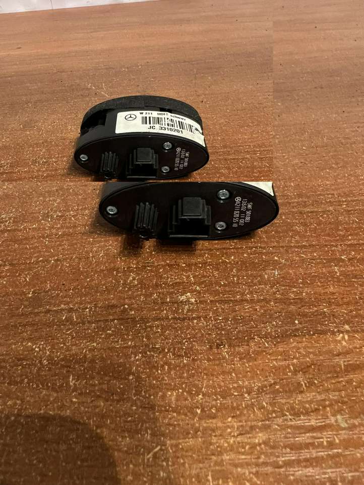 Mercedes-Benz E W211 (2002 - 2009)  A2118205510 Кнопка крюка в багажнике