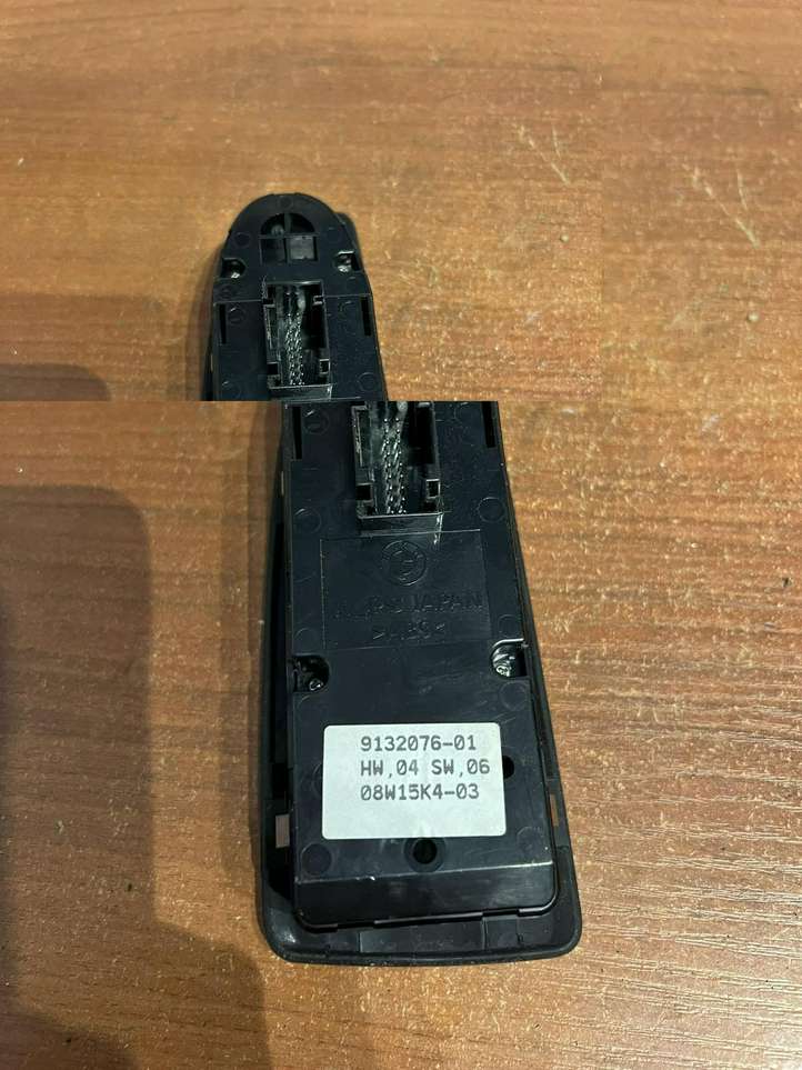 BMW 1 E81 E87 (2004 - 2011)  913207601 Кнопка крюка в багажнике