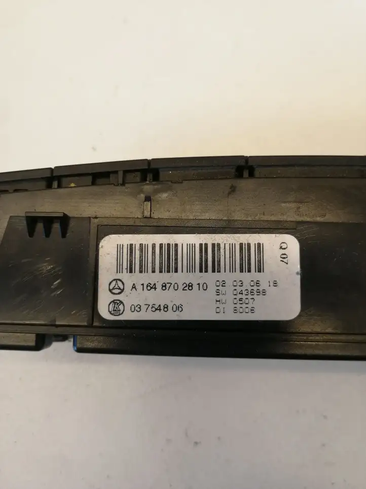 Mercedes-Benz ML W164 (2005 - 2011) A1648702810 Блок кнопок на панели — фото 2