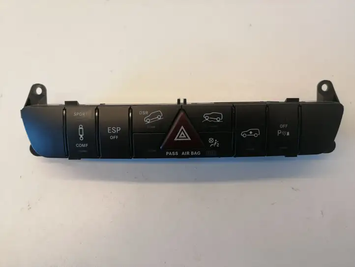 Mercedes-Benz ML W164 (2005 - 2011) A1648709410 Блок кнопок на панели — фото 1