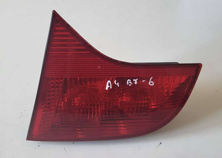 Audi A4 (2007 - 2011)  8E9945094A Задний фонарь в крышке багажника