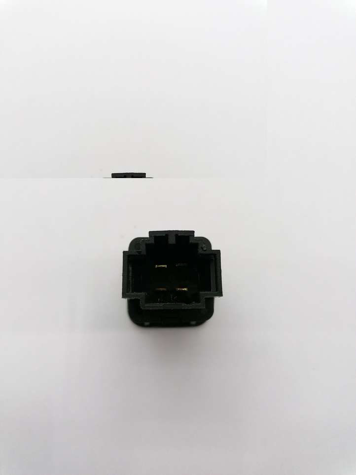 Volkswagen Golf IV (1998 - 2005)  3B0959833A Включатель открытия топливного бака