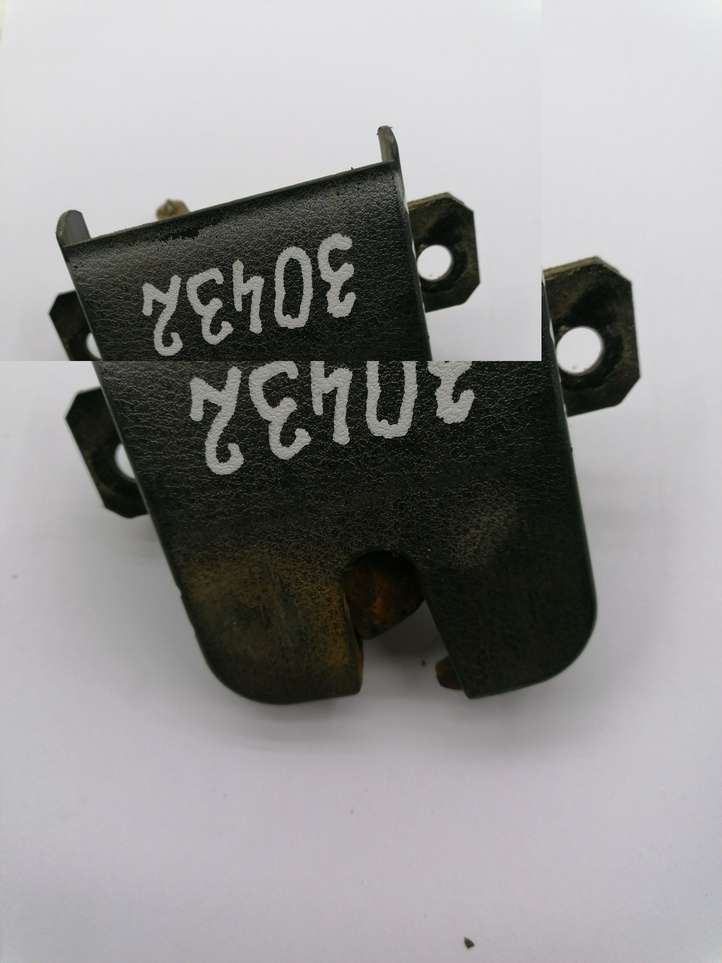 Volkswagen Golf IV (1998 - 2005)  1J6827505B Замок задней крышки