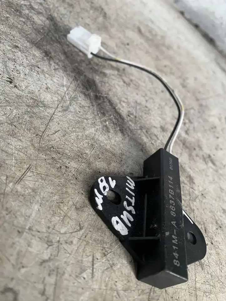 Mitsubishi ASX (2017 - 2019) 8637B114 Антенна системы Keyless — фото 2