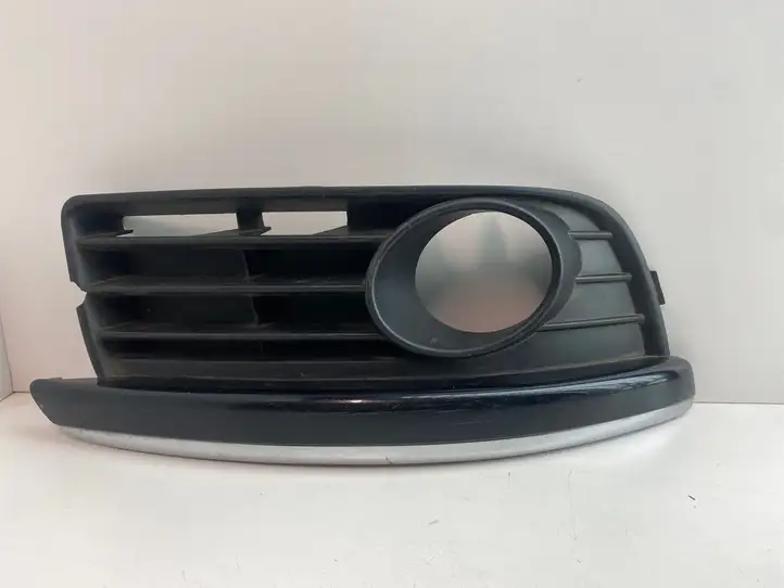 Volkswagen Golf V (2003 - 2009) 1K0853666H Окантовка фары — фото 1