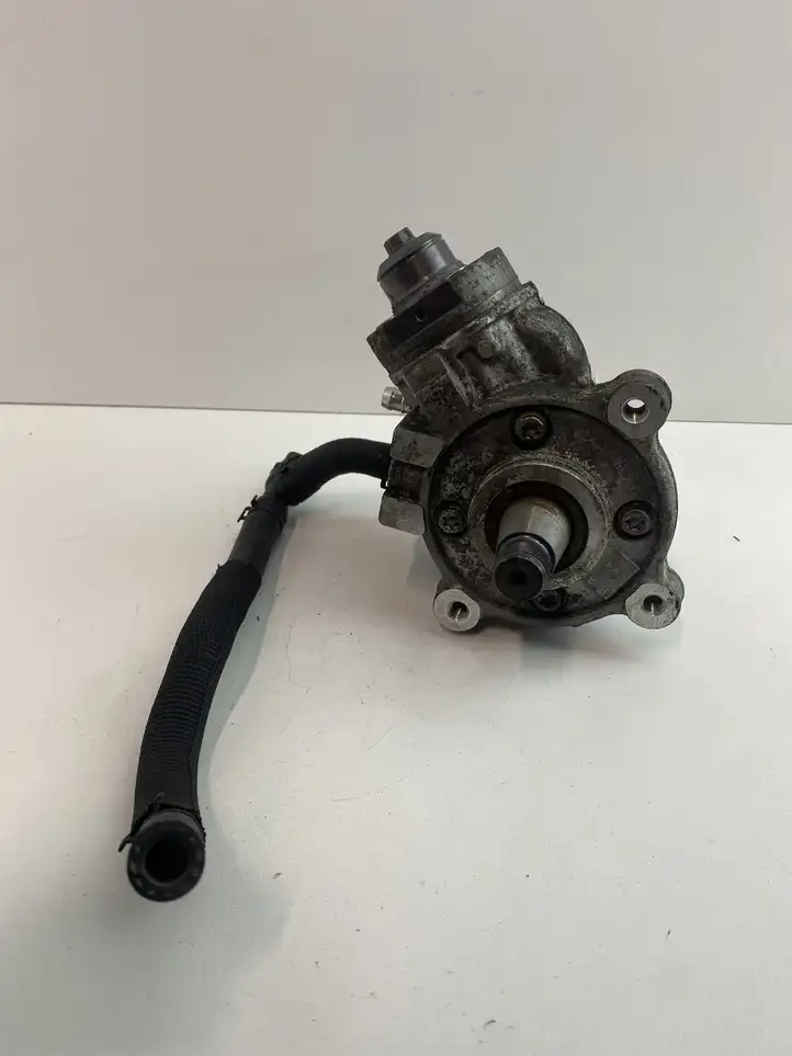 Audi A3/S3 8V (2012 - 2016) 04L130755D Топливный насос — фото 3