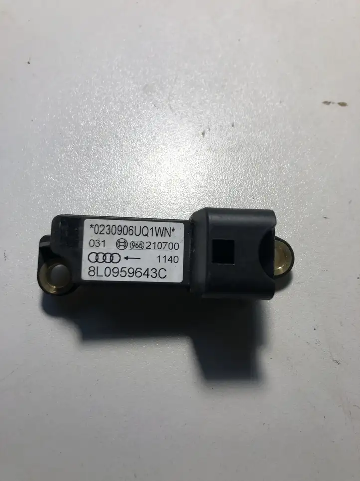 Audi A3/S3 8L (1996 - 2000) 8L0959643C Датчик удара SRS — фото 1
