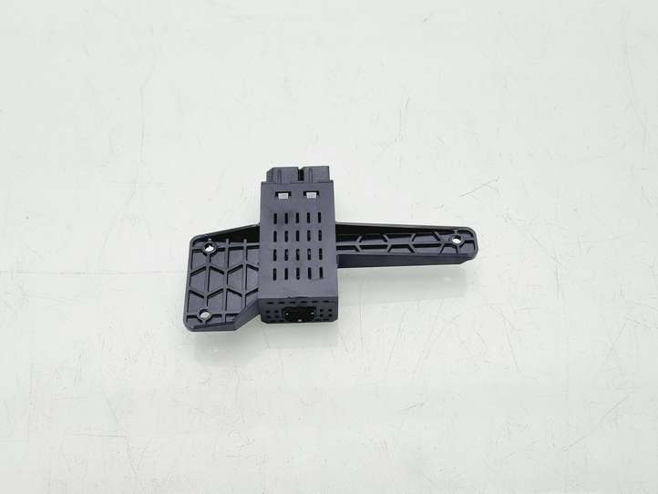 Tesla Model S (2016 - 2021)  108066900A Разъем USB