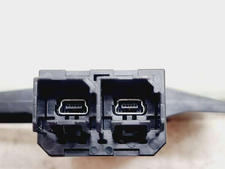 Tesla Model S (2016 - 2021)  108066900A Разъем USB