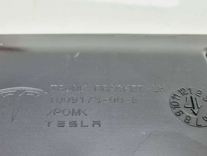 Tesla Model S (2016 - 2021)  100917300E Другая деталь панели