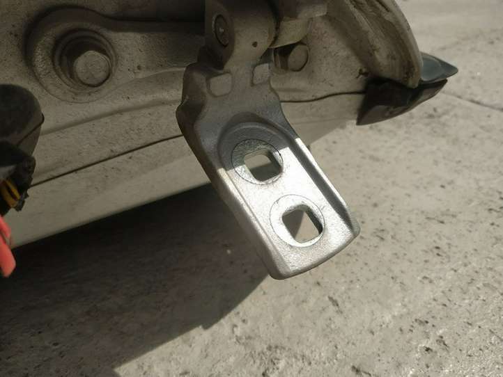 Opel Vectra (2002 - 2005)   Верхняя петля передней двери
