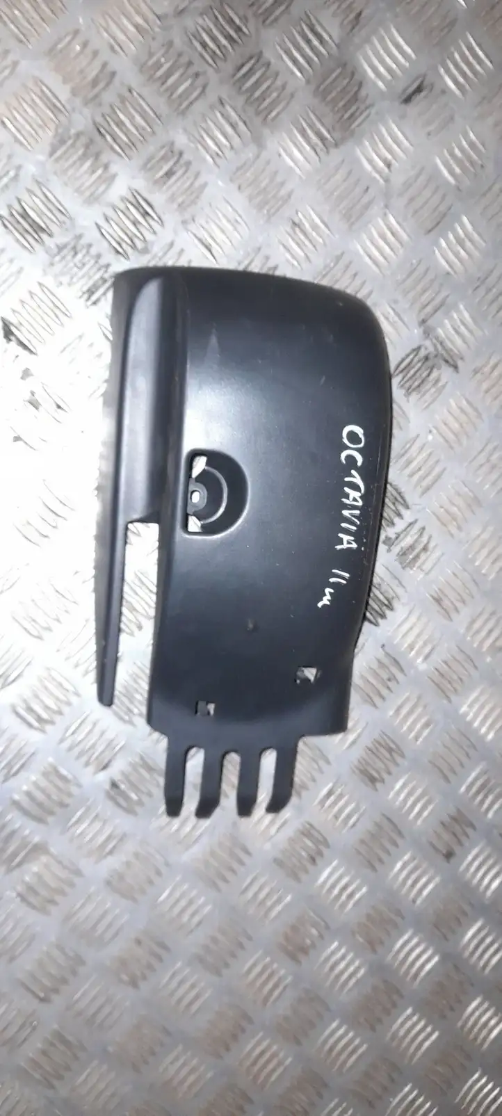 Skoda Octavia Mk2 (1Z) (2004 - 2013) 3T0858559D Обшивка рулевой колонки — фото 1