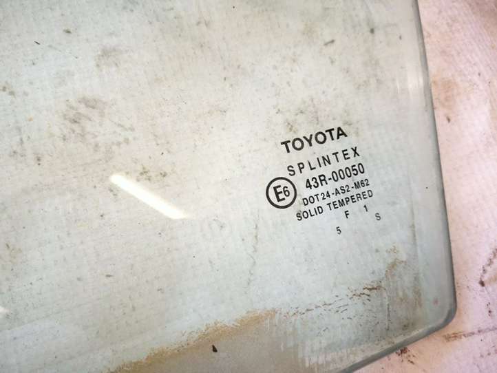 Toyota Avensis T220 (2000 - 2003)   Основное стекло передних дверей (четырехдверного автомобиля)