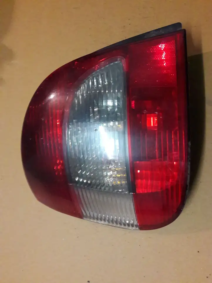 Renault Scenic I (1996 - 2003) 7700428054 Задний фонарь в кузове — фото 1
