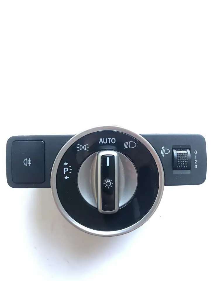 Mercedes-Benz A W176 (2012 - 2018) A2129050651 Включатель фонарей — фото 1