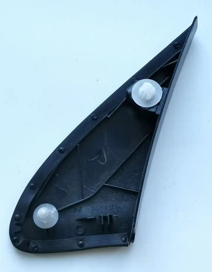 Toyota Corolla E120 E130 (2000 - 2004) Пластиковая отделка зеркала — фото 1